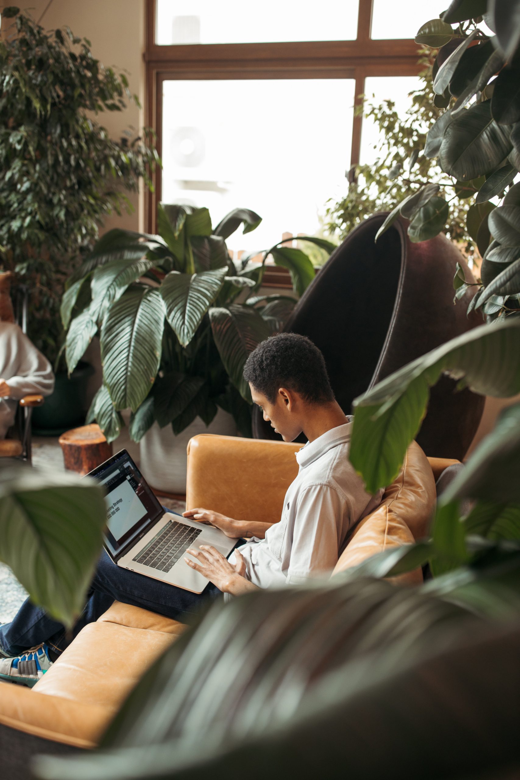 belong-story-laptop-scaled